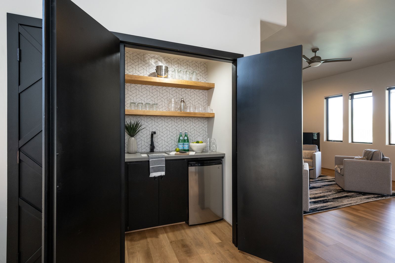 walk in pantry wet bar